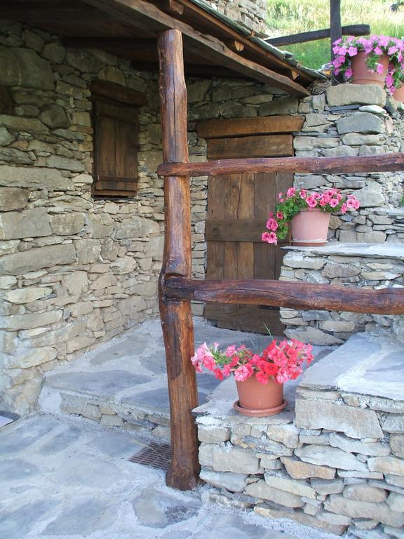 Готель Agriturismo La Fontana Dell'Olmo Molini di Triora Екстер'єр фото