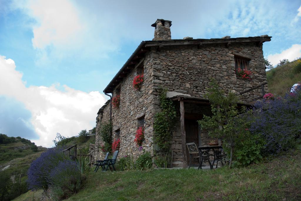 Готель Agriturismo La Fontana Dell'Olmo Molini di Triora Екстер'єр фото