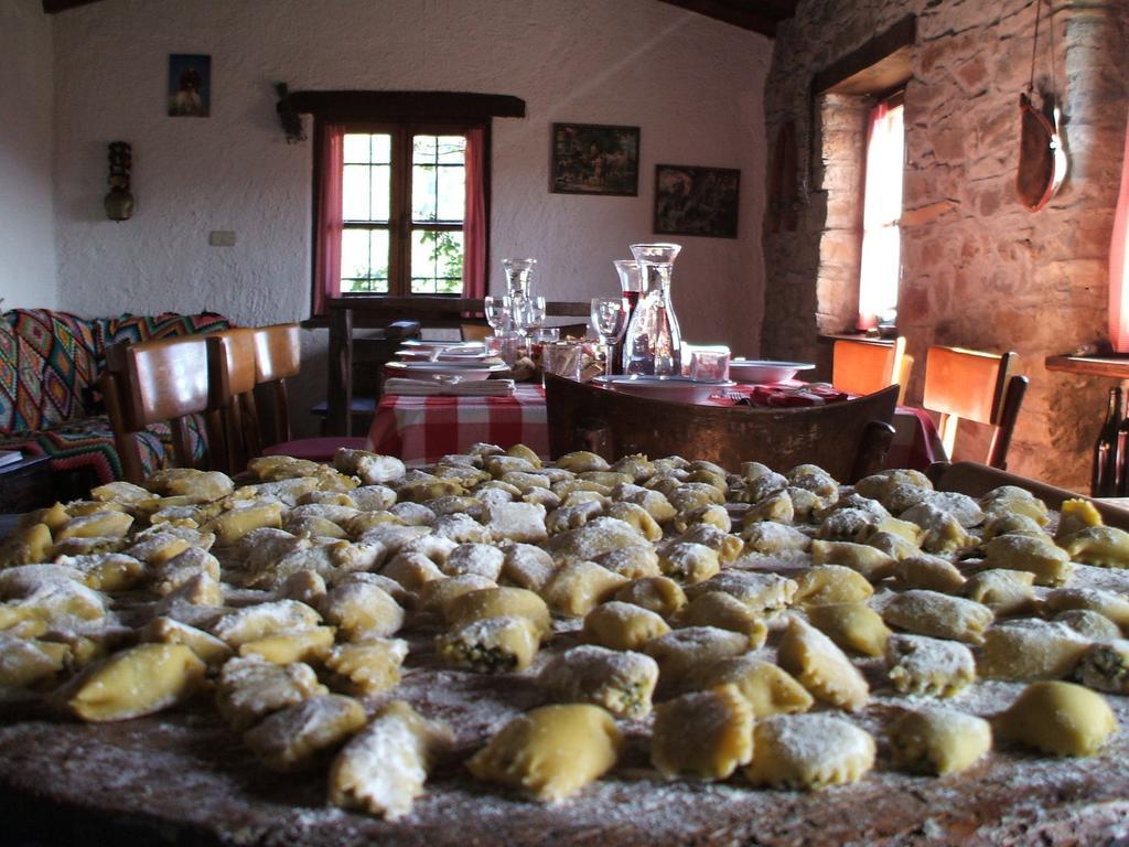 Готель Agriturismo La Fontana Dell'Olmo Molini di Triora Екстер'єр фото